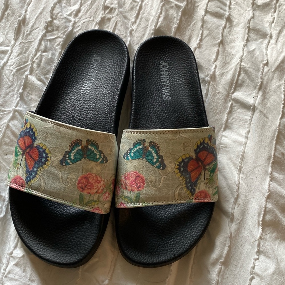 Johnny Was pool of outdoor shoe. Size 6. Worn one time.